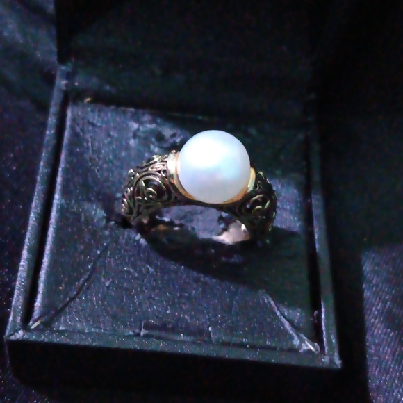 Fashion Design Ring - Picture 1 of 4